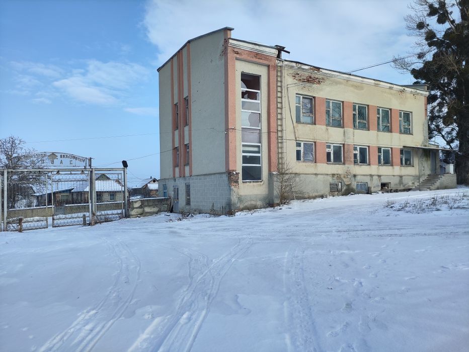 Продам приміщення, склади ... На території консервного заводу.