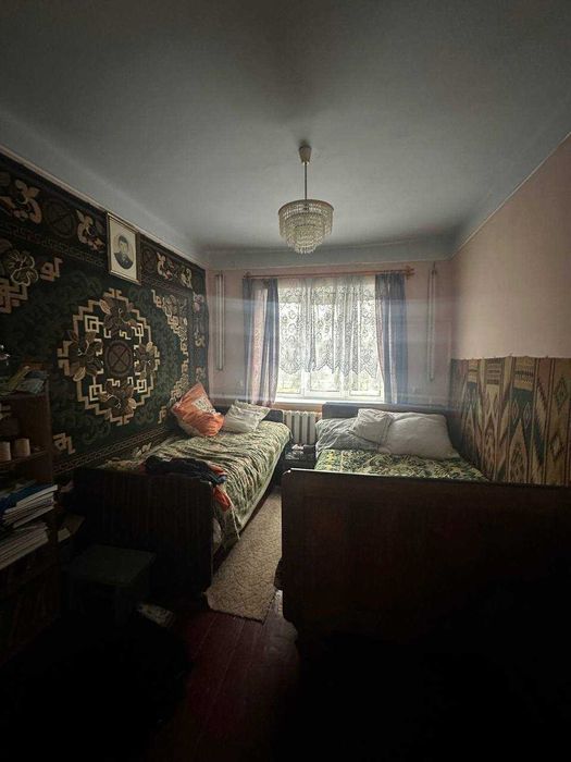 Власник.Продам будинок в центрі монастириська біля школи жилий стан