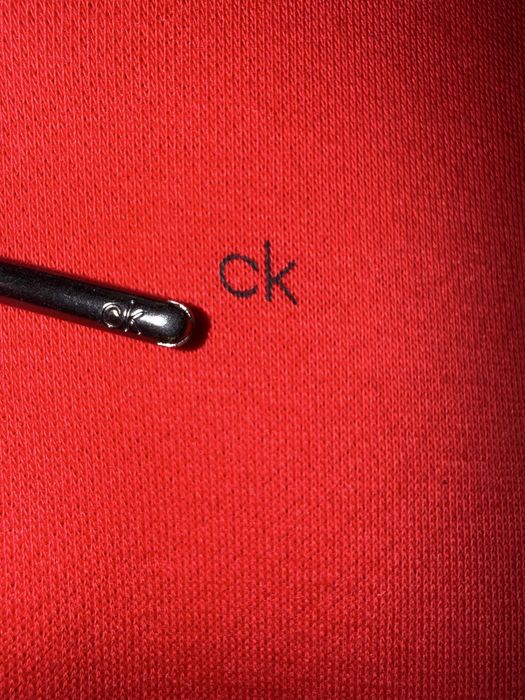 Czerwona bluza z kapturem calvin klein golf all over print hoodie