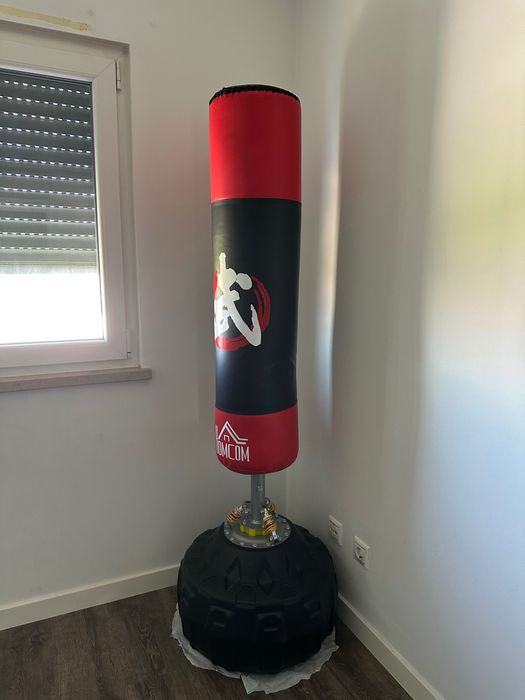 saco de boxe NOVO + material para treinar NOVO