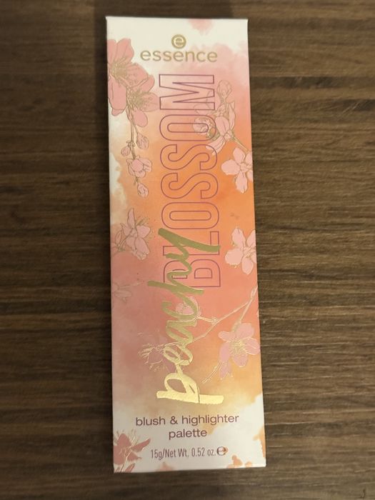 Essence peachy blossom paletka róży do policzków