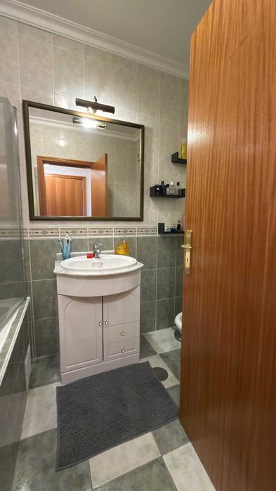 Apartamento T1+1 com varanda e garagem.  A 4 minutos de acesso pedonal à Praia. Buarcos