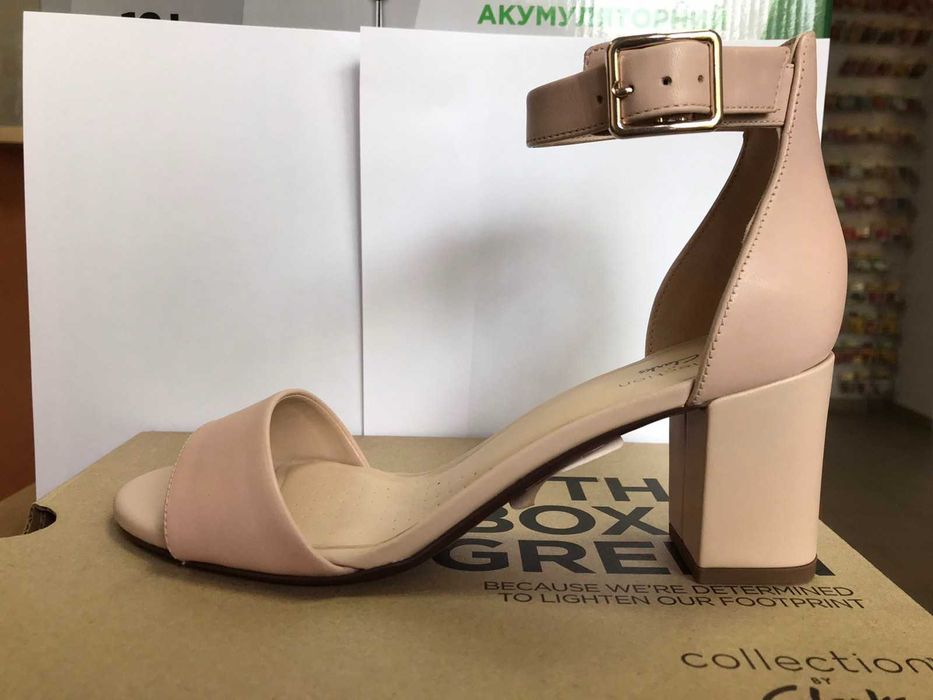 Босоніжки жіночі