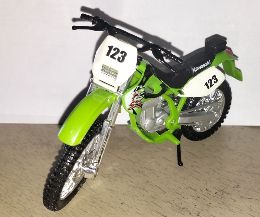 Miniatura de motocross Maisto Kawasaki