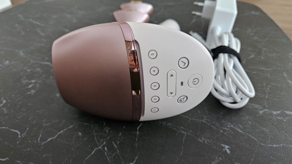 Depilator laserowy Philips Lumea 9900 IPL BRI977/00