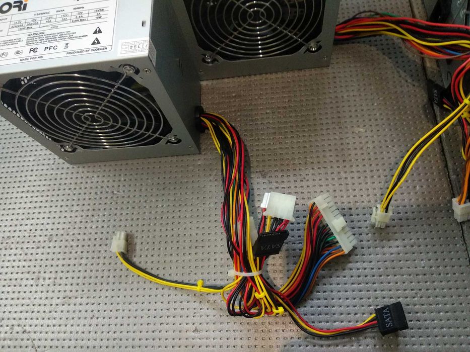 робочий БЛОК ЖИВЛЕННЯ QORI 400W-450W 120 мм кулер 20+4pin 3 шт SATA
