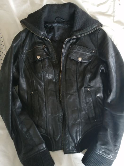 Casaco curto em pele