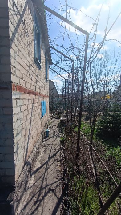 Продам дачу з будинком, гаражем і скважиною