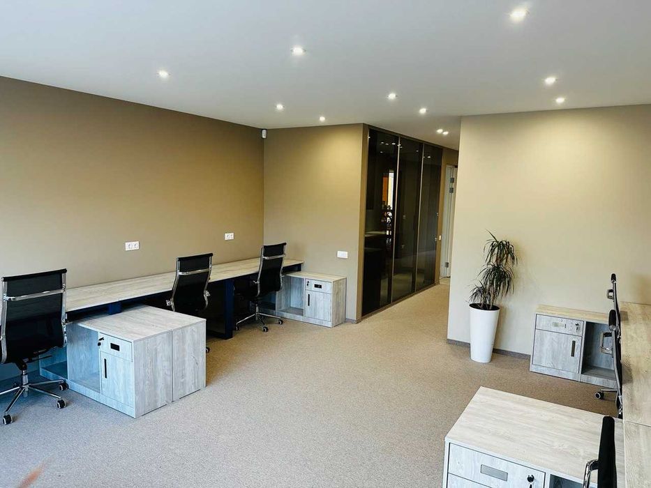 Оренда офісу в центрі,біля метро,вул. Маккейна Джона 3А, 120кв.м. без%