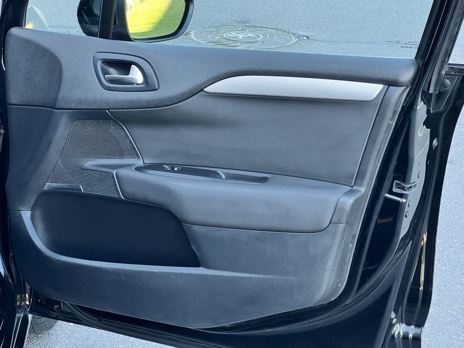 Citroen c4 2011 рік 1.6 бензин