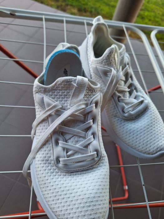 Sprzedam buty sportowe damskie