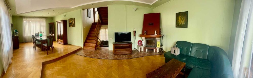 Продаж будинку з великою земельною ділянкою в Брюховичах,