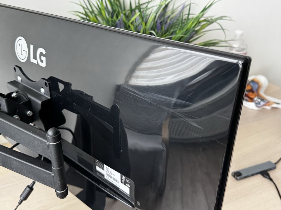 Монітор IPS LG 29UM68-P 2560x1080 21:9 в хорошому стані