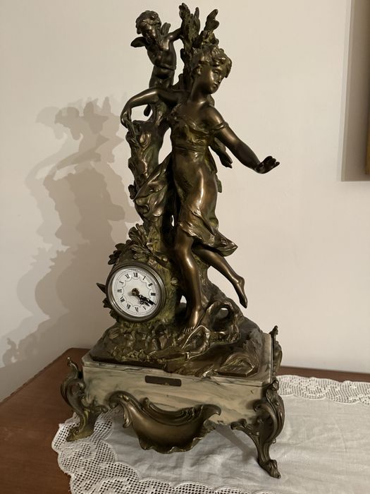 Peça Vintage - Estatueta/relógio