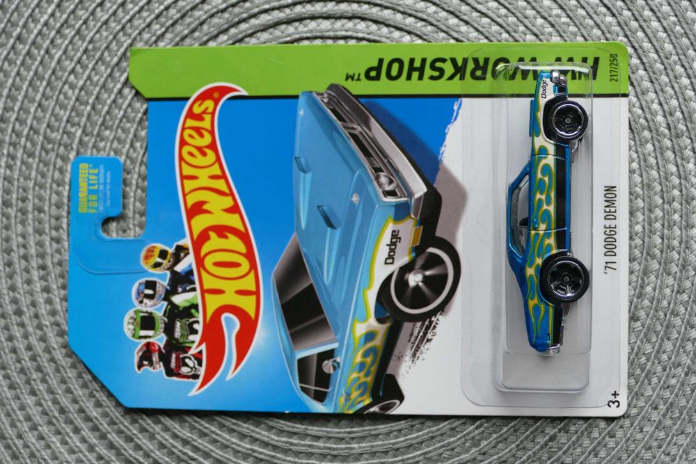 Hot Wheels autko "Resorak" '71 DODGE DEMON edycja 2013r.