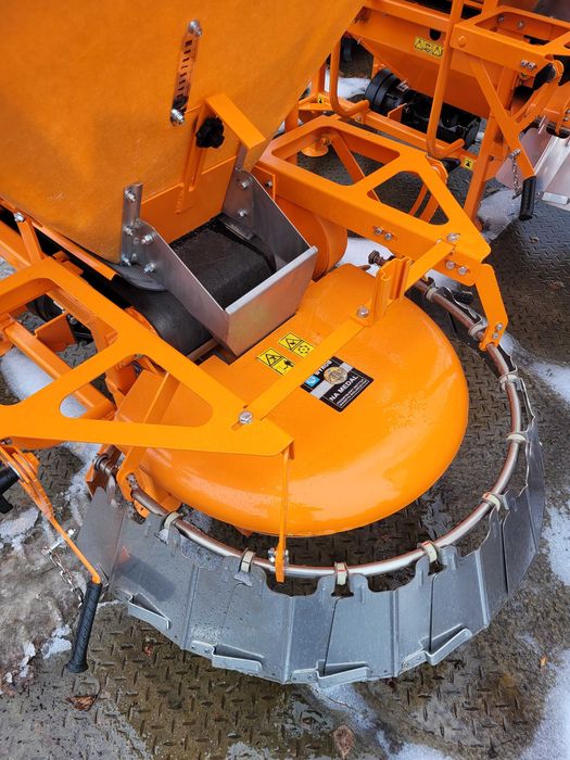 Розкидач піску, солі MOTYL