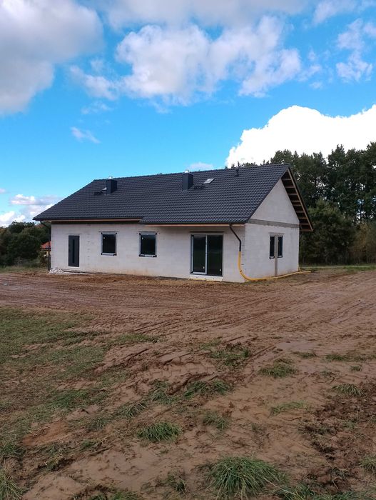 Dom w stanie surowym zamkniętym na sprzedaż