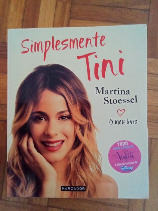 Livro "Simplesmente Tini"