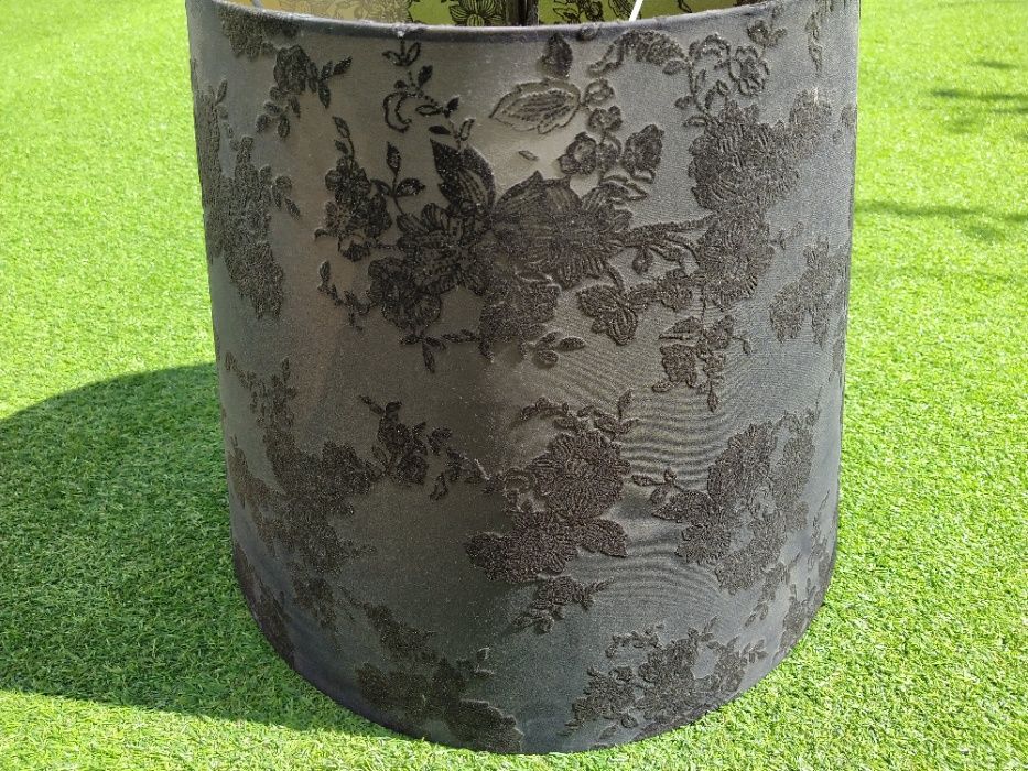 Candeeiro suspenso com abajur preto