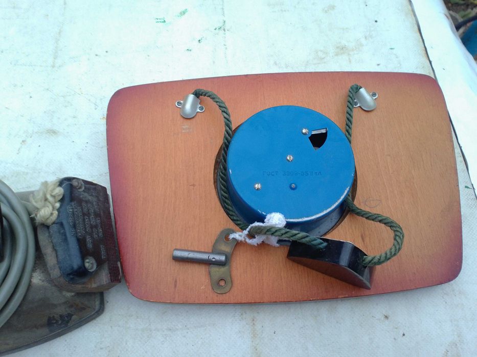 Часы разные и компас