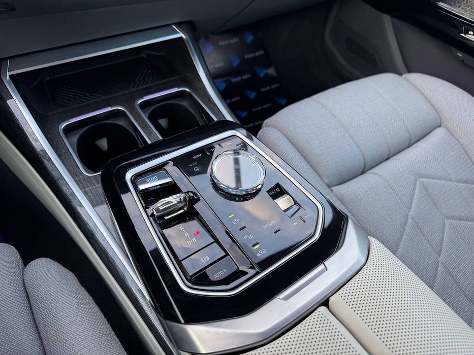 BMW i7 2023 freshauto