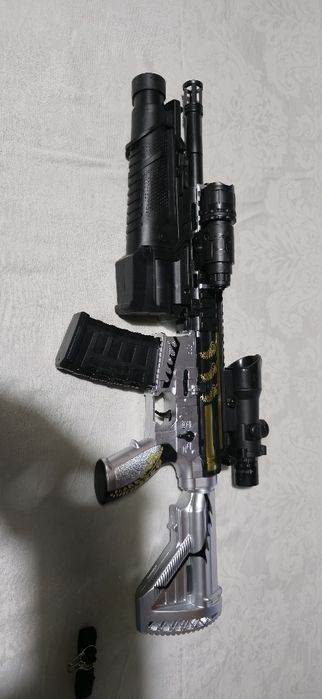 M4 de bolas de água