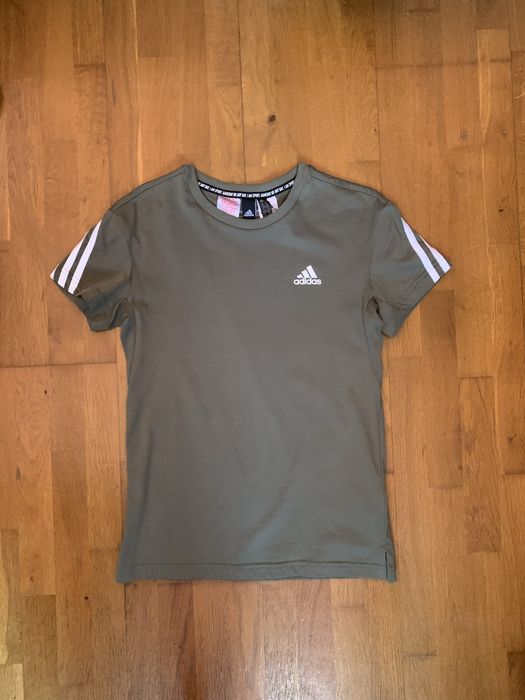 Футболка Adidas зелена жіноча