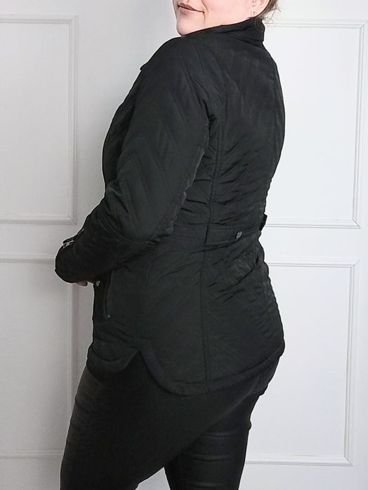 Czarna krótka kurtka pikowana na wiosnę czarna plus size 44