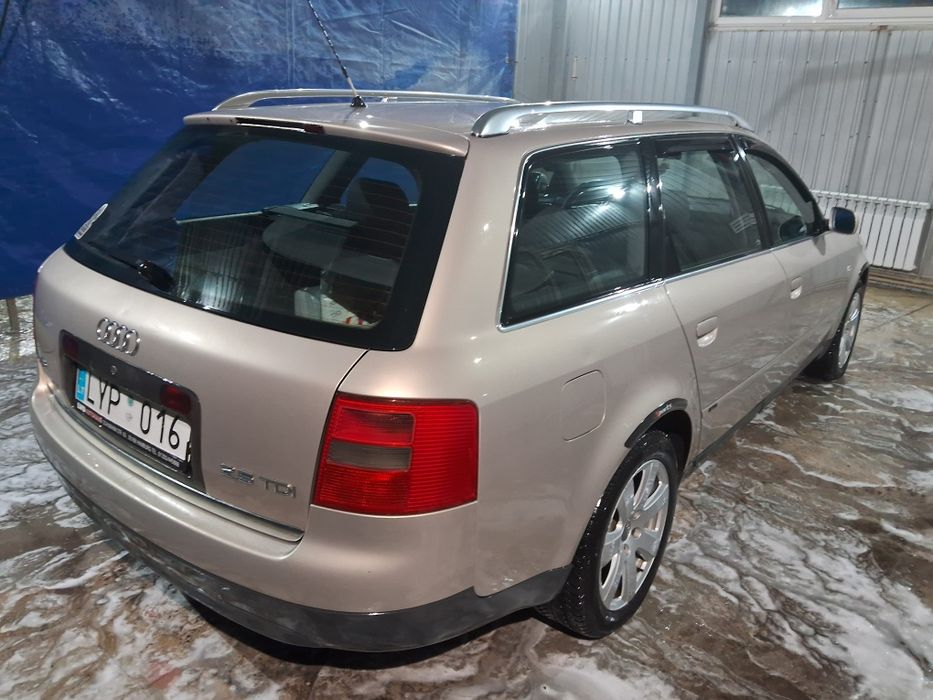 Автомобіль AUDI A6