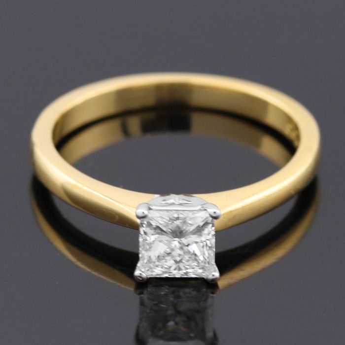 Złoty pierścionek z diamentem princess 0.60ct VS ZARĘCZYNY 18K
