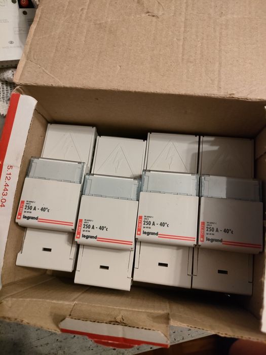 Blok listew rozdzielczych 1-biegunowy "legrand" (Cena za 1 sztuke)