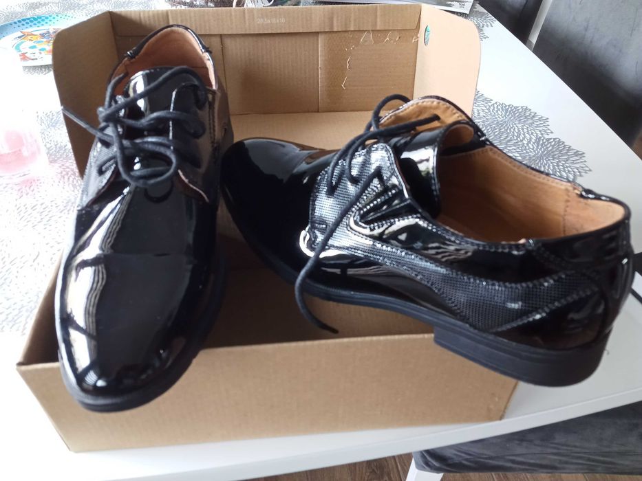 Buty komunijne półbuty lakierowane skórzane wkładki