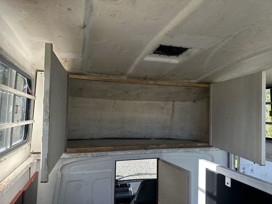 Nissan trade  carrinha de cavalos