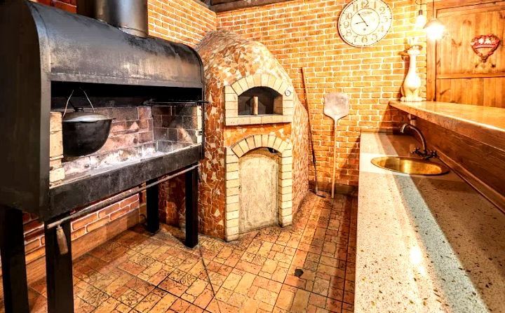 #382 Будинок з теплим басейном на вулиці