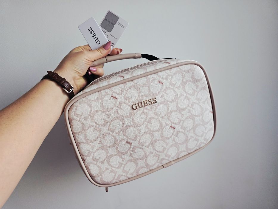 Kuferek/ Torebka do ręki  /lunch box marki GUESS