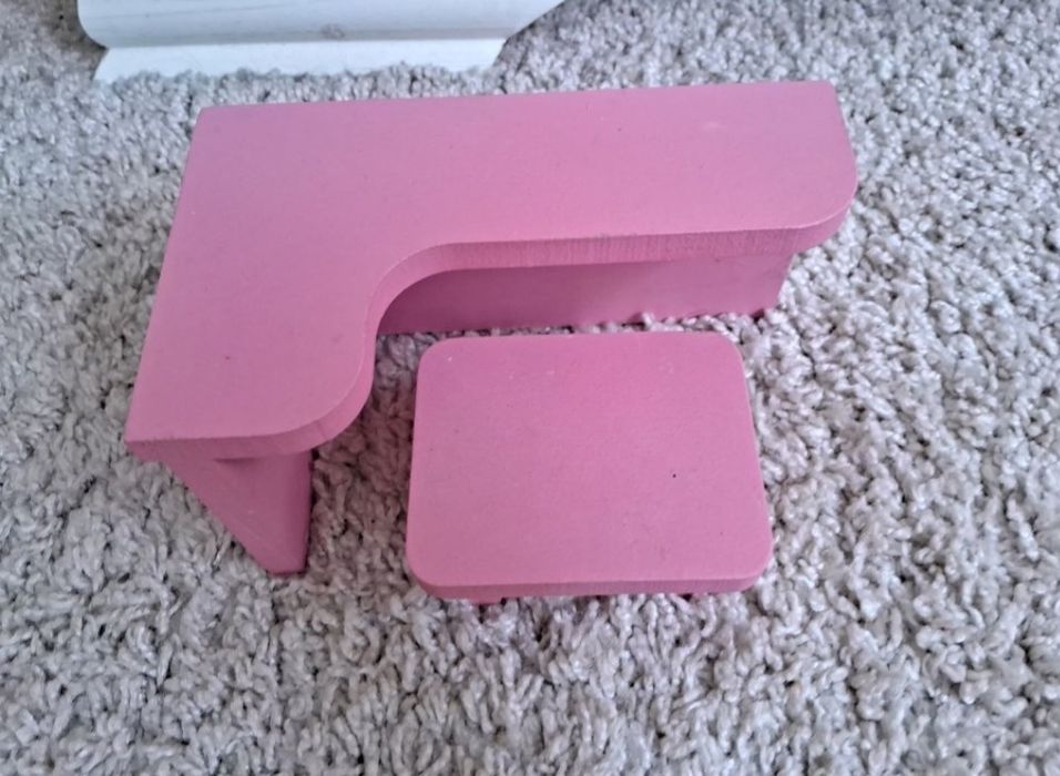 Деревянная мебель в дом для Барби.Стол и стул