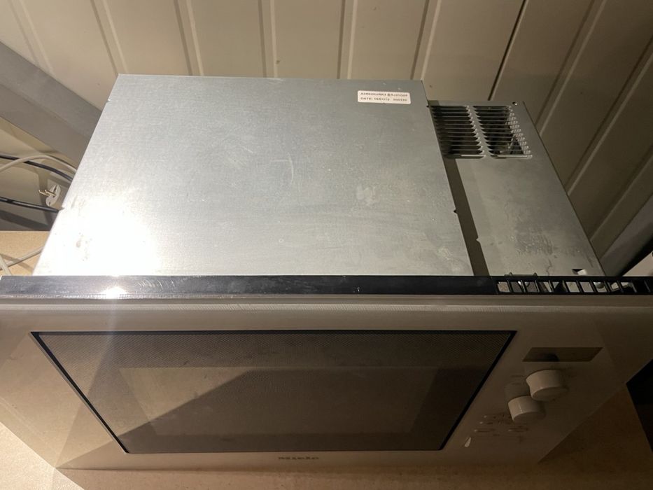 Мікрохвильова піч Miele M 8160-2