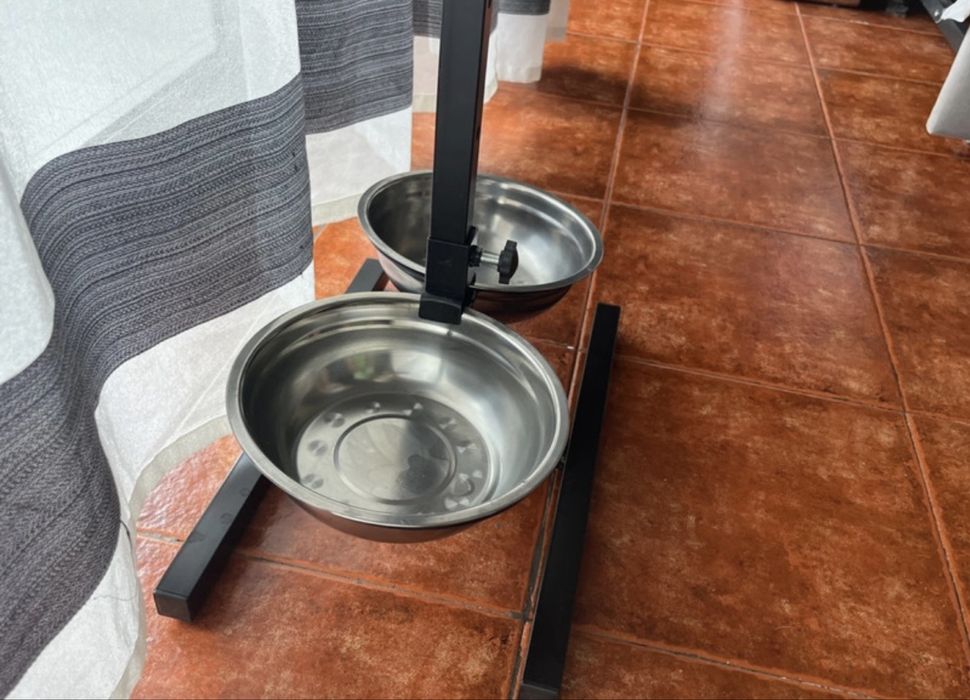 Comedouro ajustável