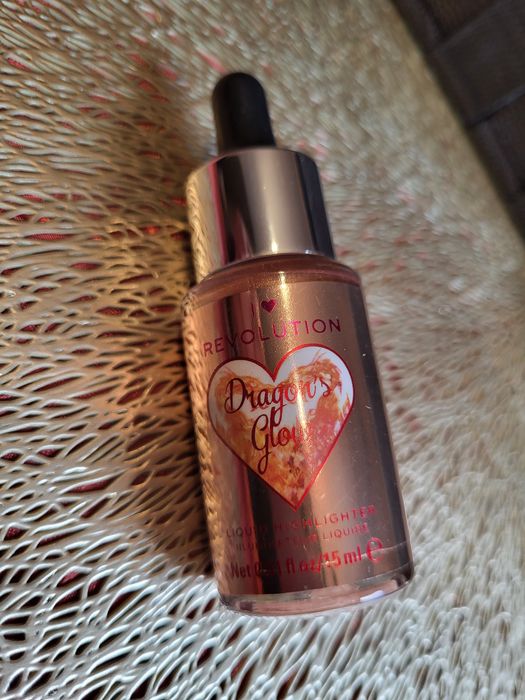 Rozświetlacz w płynie Makeup Revolution