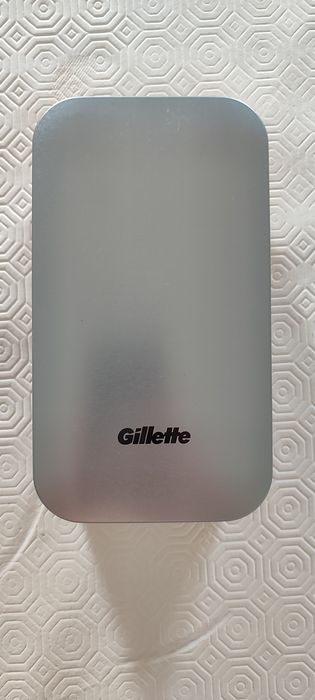 Máquina de Barbear com Estojo de Viagem Gillette Labs