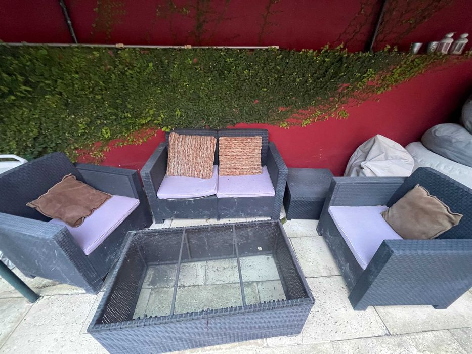 Cojunto móveis de exterior - 1 sofá, 2 mesas e 2 cadeirões