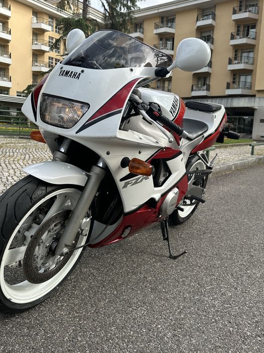 Yamaha FZR 400RR (4DX)