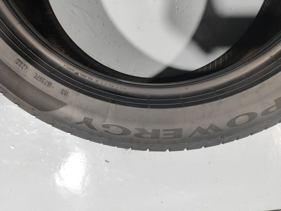 2 pneus semi novos 215-50R18 Pirelli - Oferta dos Portes