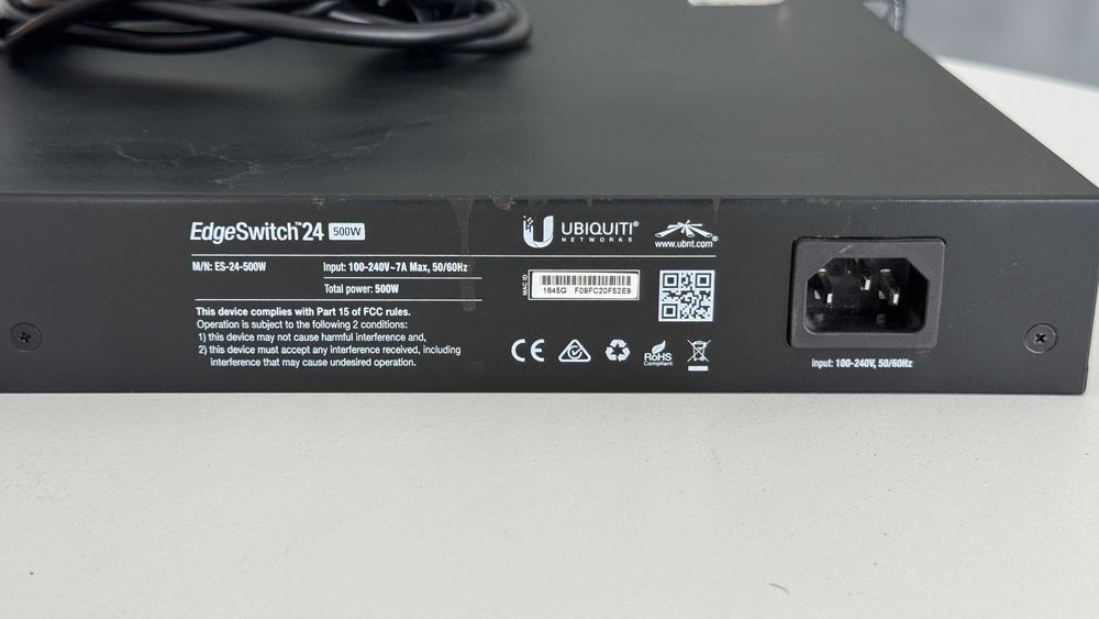 Switch Ubiquiti (ES-24-500W) - 24 portas Gigabit