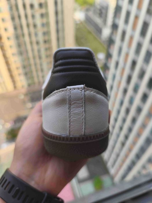 Damskie trampki Adidas, białe i szare, rozmiar 39