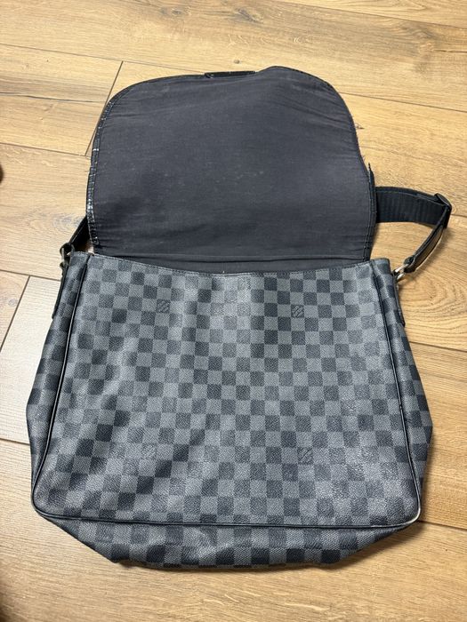 Сумка Louis Vuitton через плече