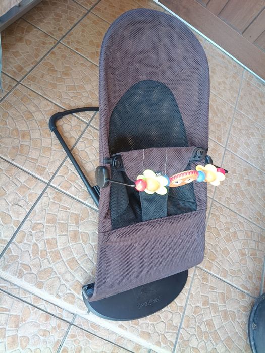 Bujaczek leżaczek Babybjorn + zabawka