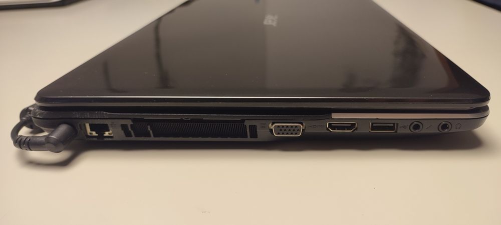 Portátil Acer aspire E1-531