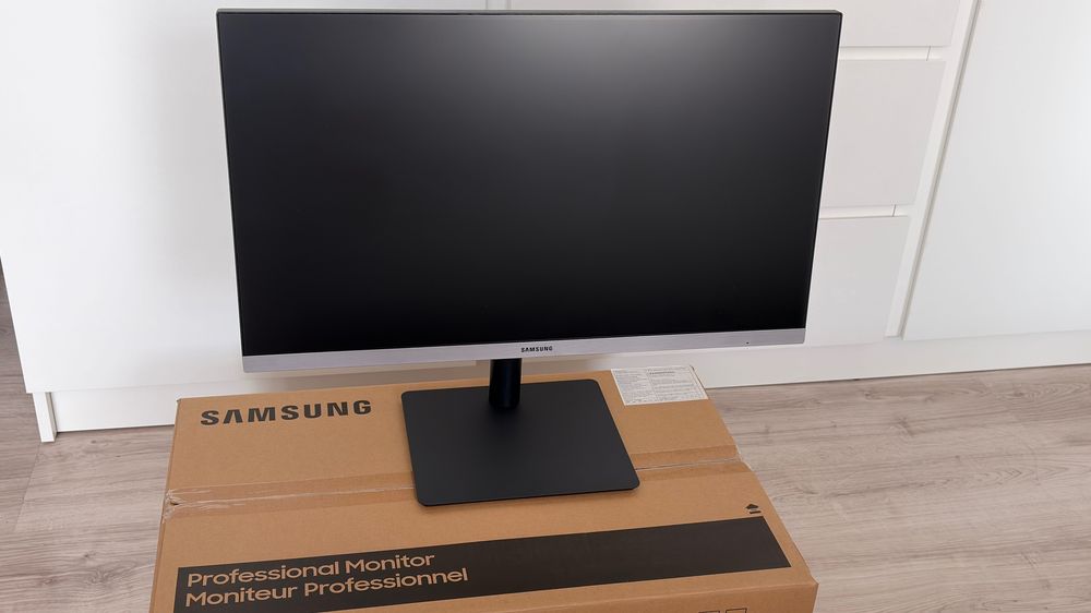 Монітор SAMSUNG 24" Full HD S24R650FDI ідеальний стан