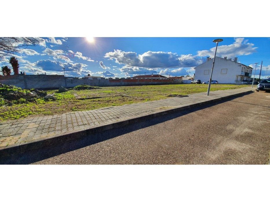 Vende-se Lote Urbano para Construção de Comércio e Serviços — Corval, Évora